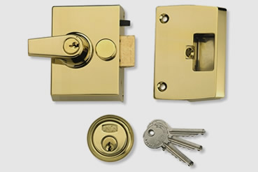 Nightlatch installation by Wood Green master locksmith